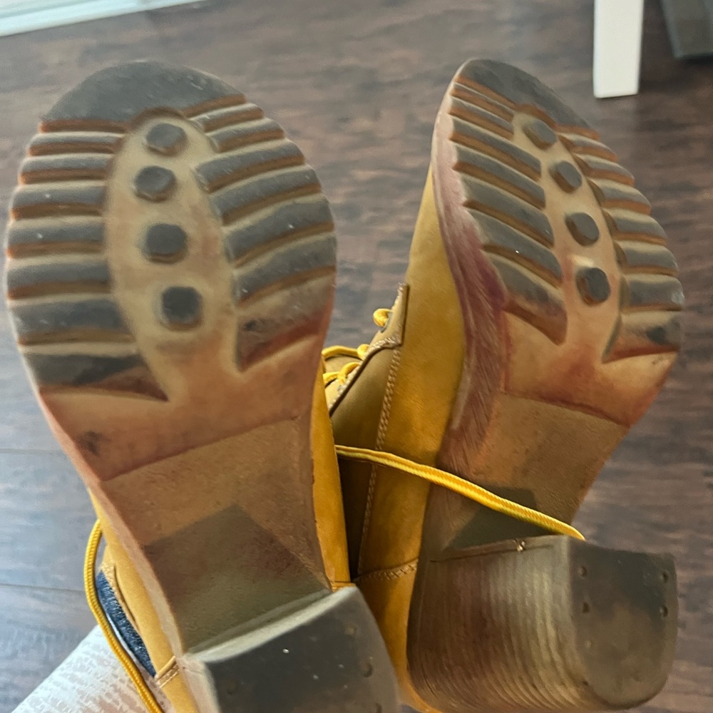 Heeled boots
